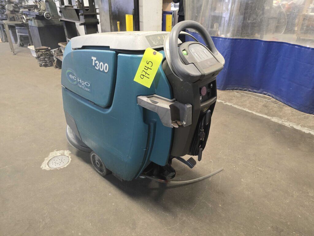 Tennant T 300 Floor Scrubber - view 3