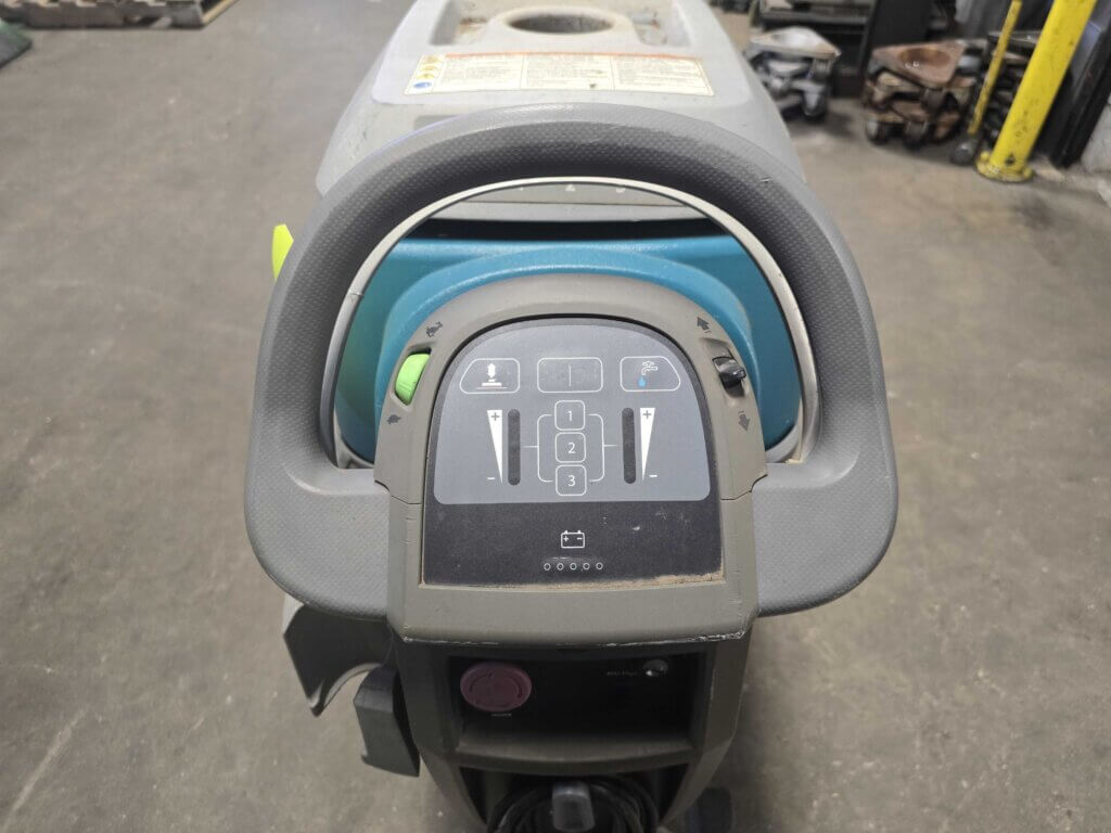 Tennant T 300 Floor Scrubber - view 2