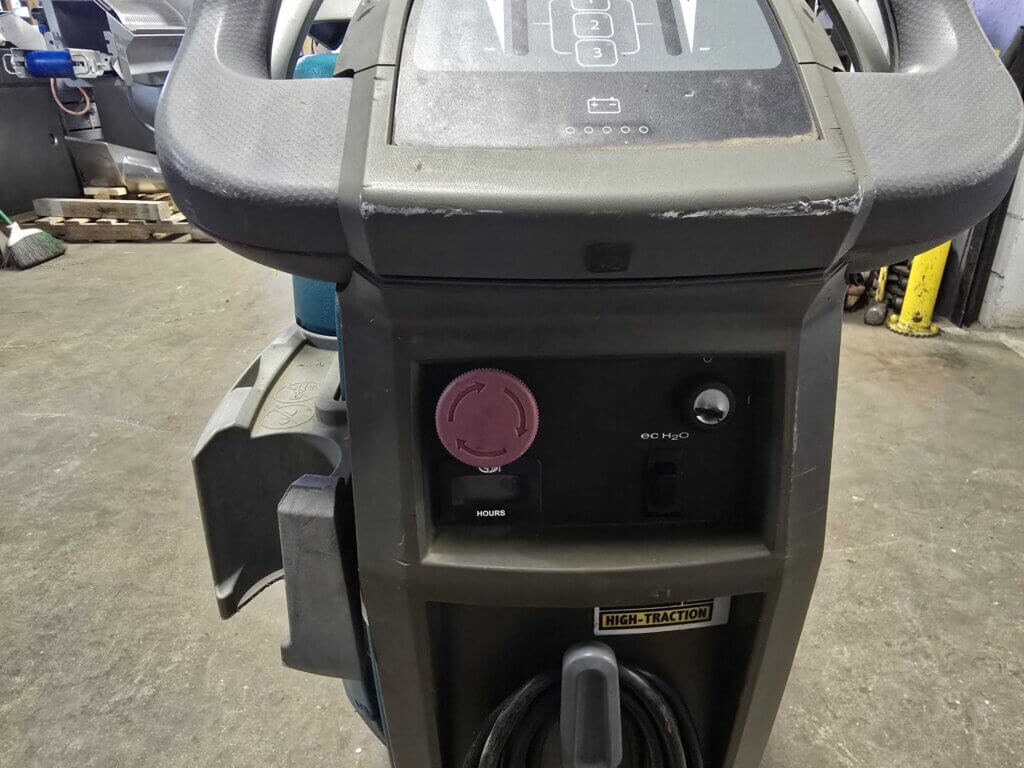 Tennant T 300 Floor Scrubber - view 6