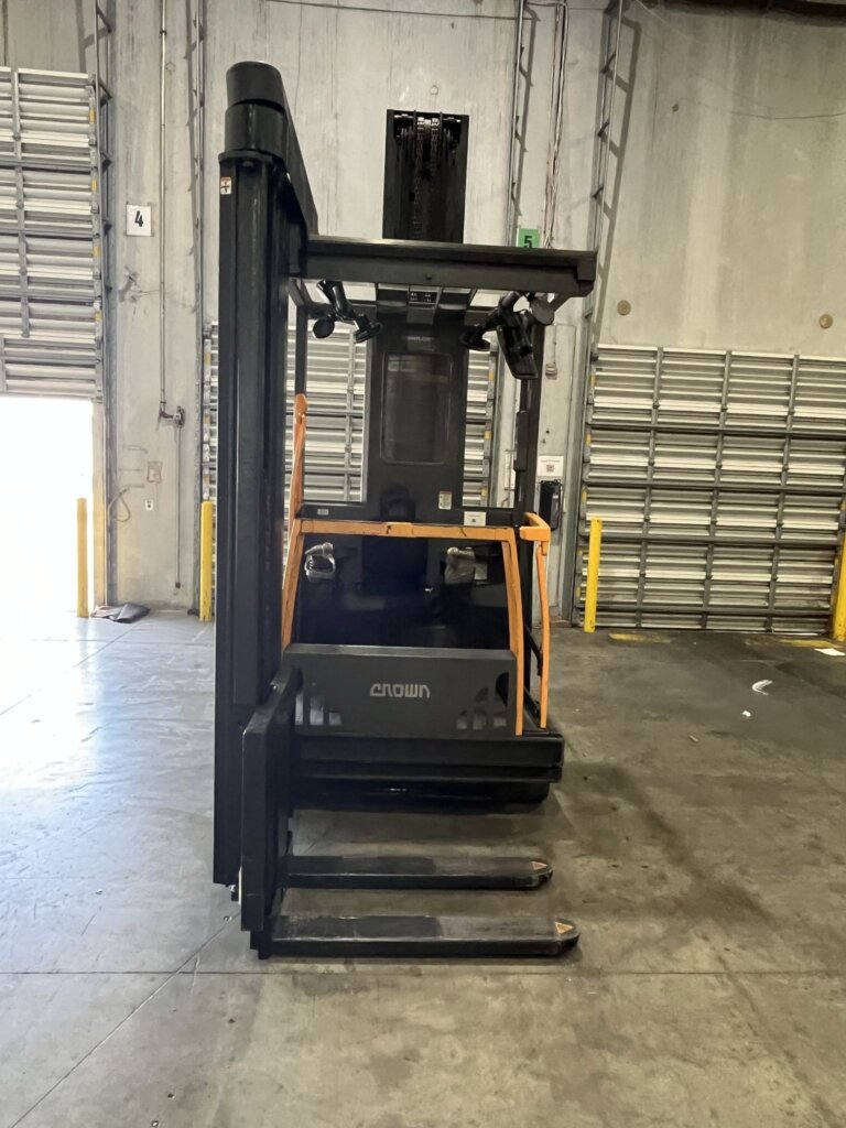 Crown Equipment TSP 6500 Forklift - view 2