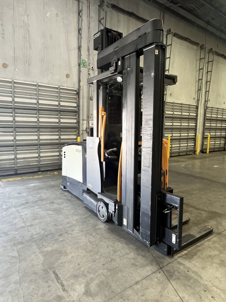 Crown Equipment TSP 6500 Forklift - view 3
