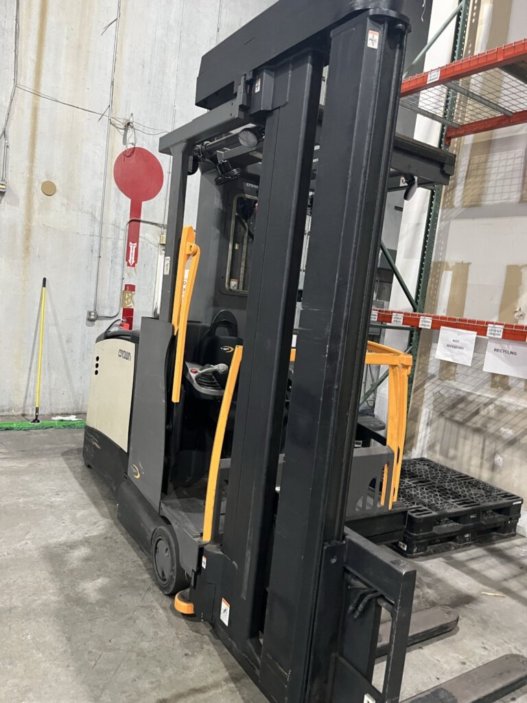 Crown Equipment TSP 6500 Forklift - view 4