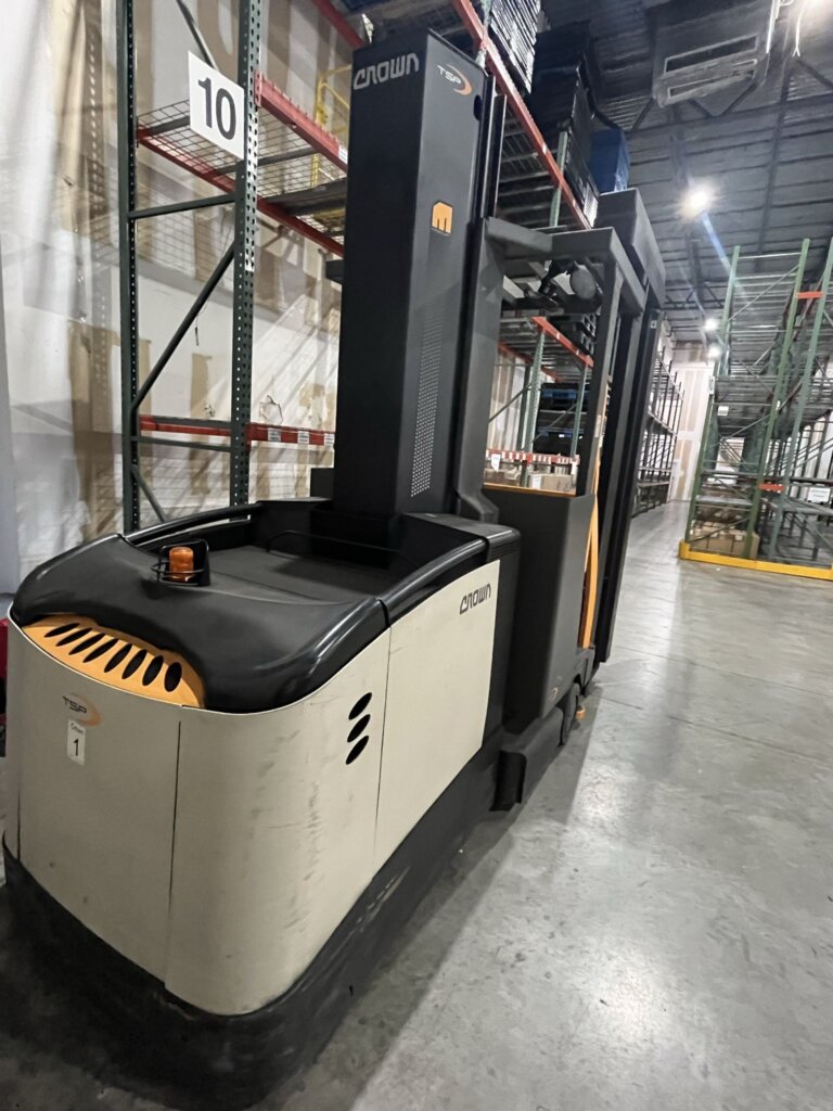 Crown Equipment TSP 6500 Forklift - view 3
