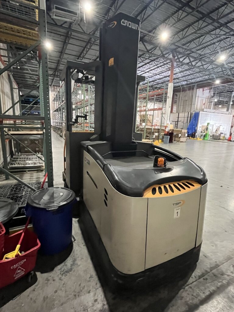 Crown Equipment TSP 6500 Forklift - view 2