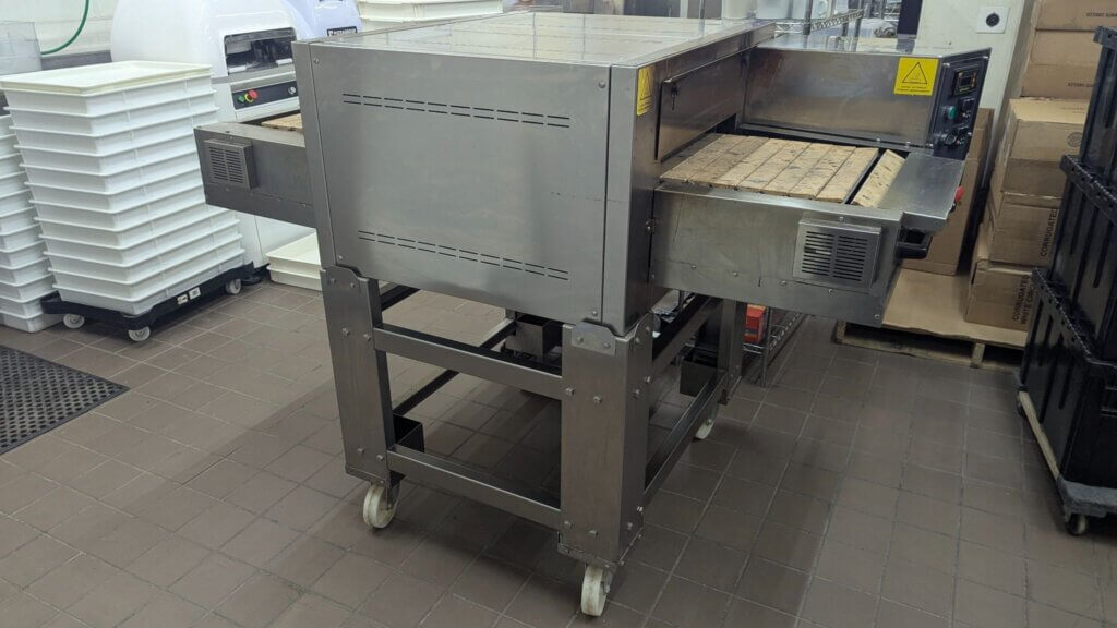 Italforni conveyor stone oven TSA Eletric 18 (1)