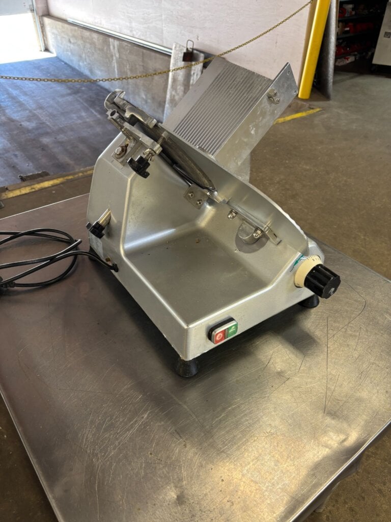 Walton WED-B250B-2 Meat Slicer - view 3
