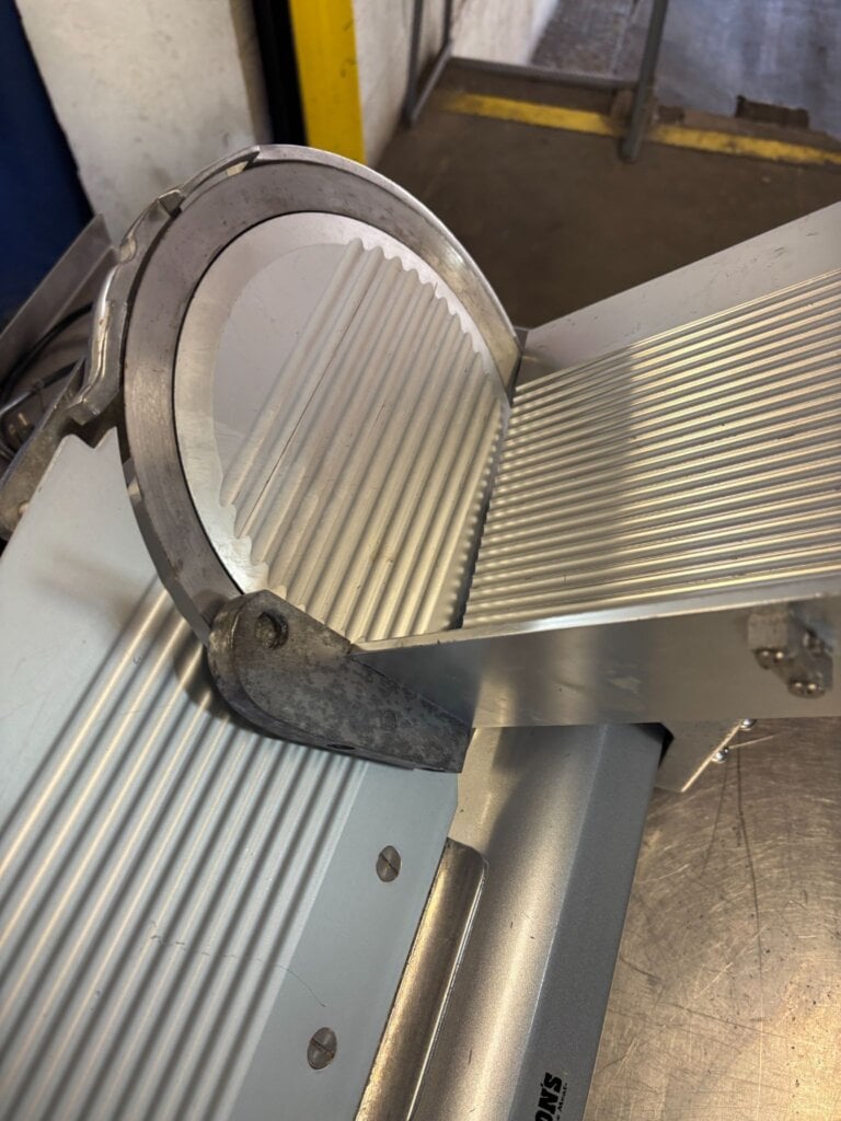 Walton WED-B250B-2 Meat Slicer - view 4