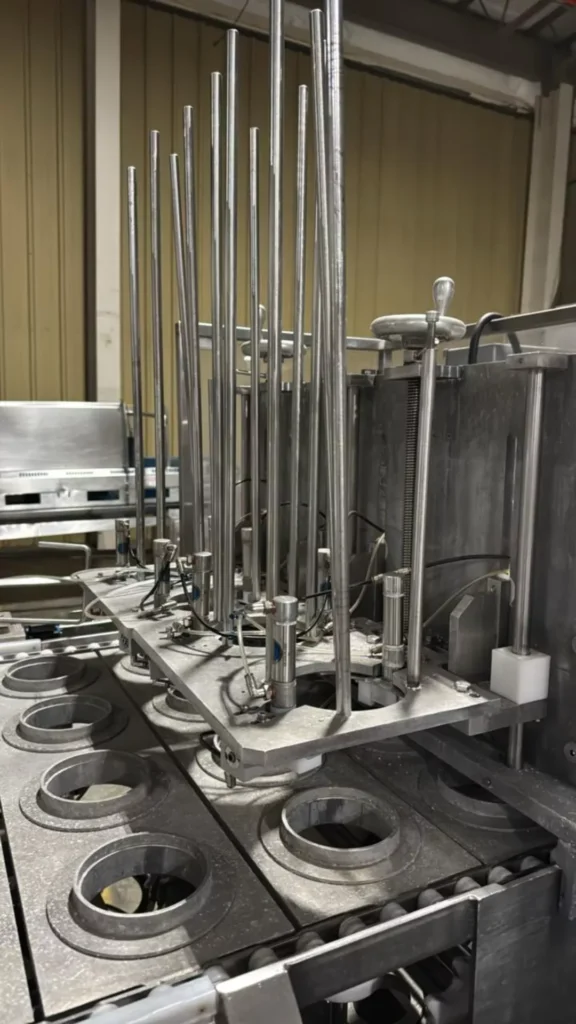 World CUP 4L-80 Filling Machine - view 12