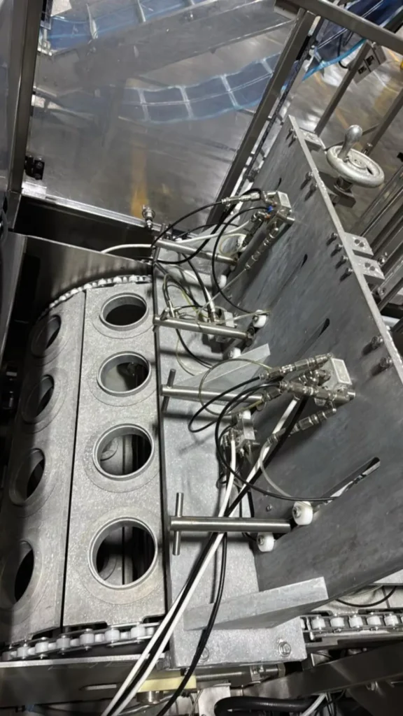 World CUP 4L-80 Filling Machine - view 17